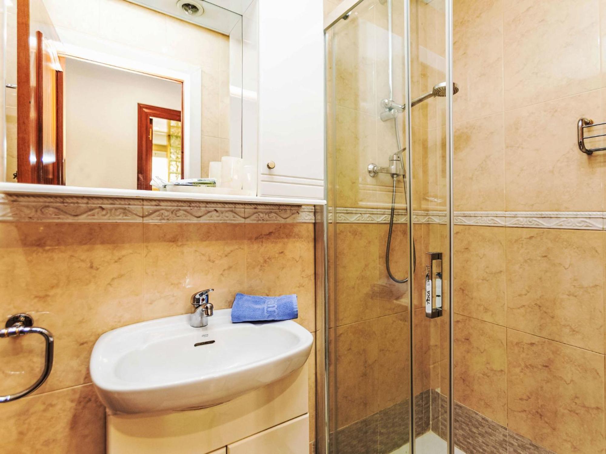 Apartment Sants-Les Corts Galileu By Interhome Barcelona Bagian luar foto