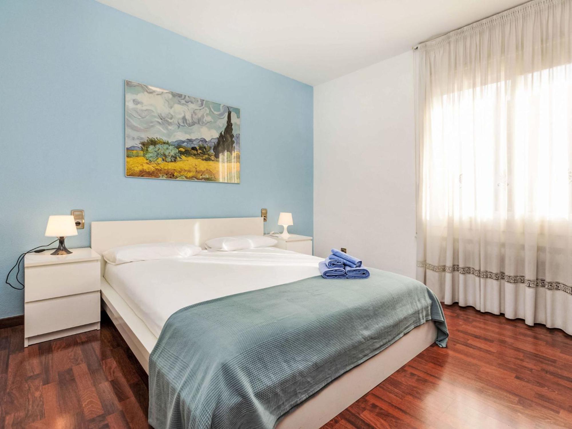 Apartment Sants-Les Corts Galileu By Interhome Barcelona Bagian luar foto