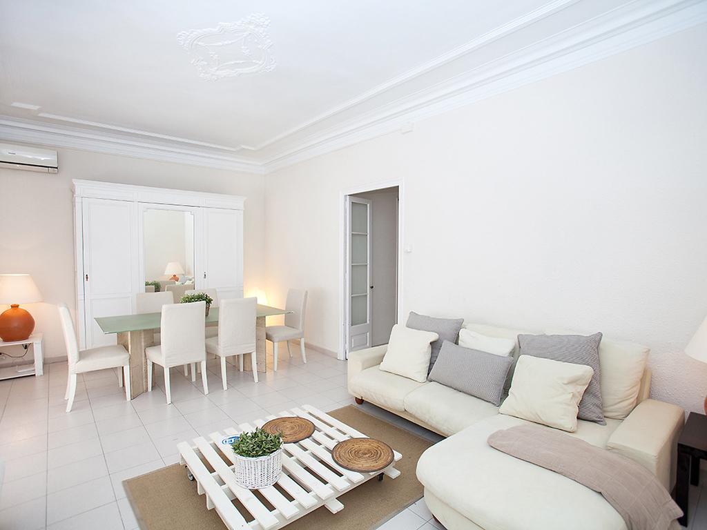 Apartment Sants-Les Corts Galileu By Interhome Barcelona Bagian luar foto